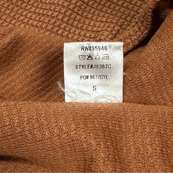 ✨HP✨EUC (Worn Once) Vernacular Waffle Knit Trench Style Cardigan. Size Small - Picture 13 of 14